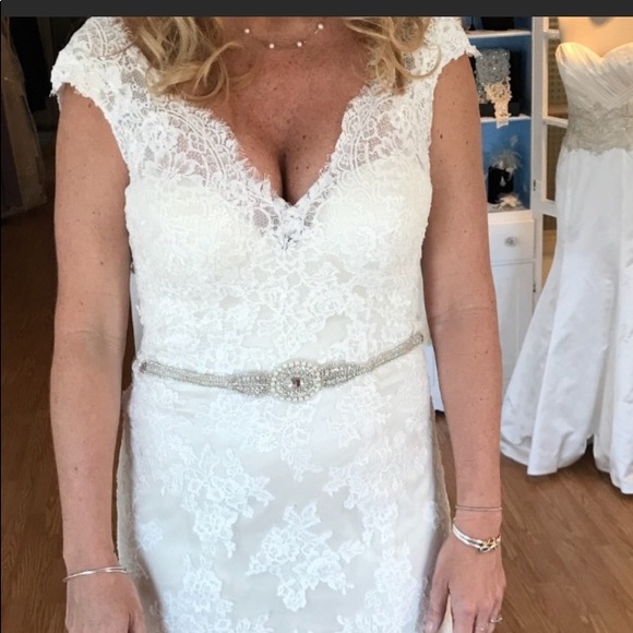 Wedding dress.  Worn once.  Excellent condition - Picture 1 of 4